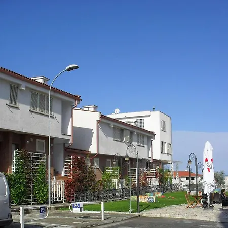 Kodra E Diellit Πανσιόν 4*